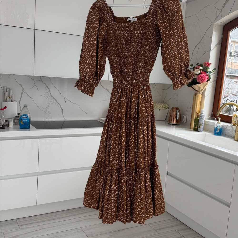 🌺🌺🌺Ivy City Co Brown Floral Midi Dress